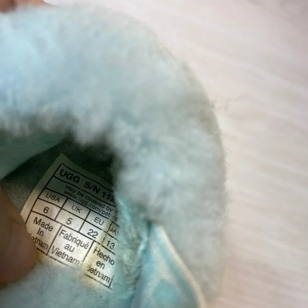 UGG Baby Girls Size 6 Fluff Yeah Slide Slipper Light Blue Sheepskin Backstrap